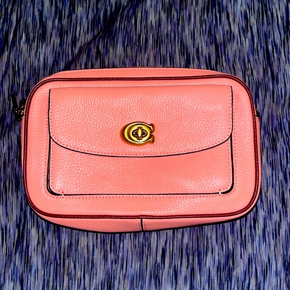 Never worn pink leather coach purse no scratches no tears